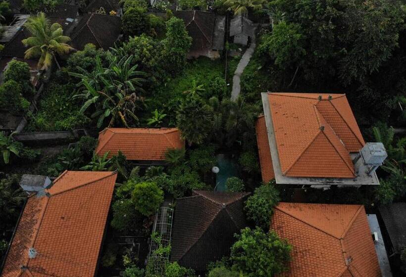 غرفة قياسية مطلّة علي حمام السباحة, Jiwa S House