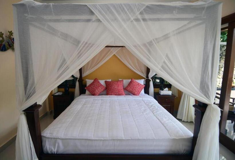 غرفة قياسية مطلّة علي حمام السباحة, Jiwa S House