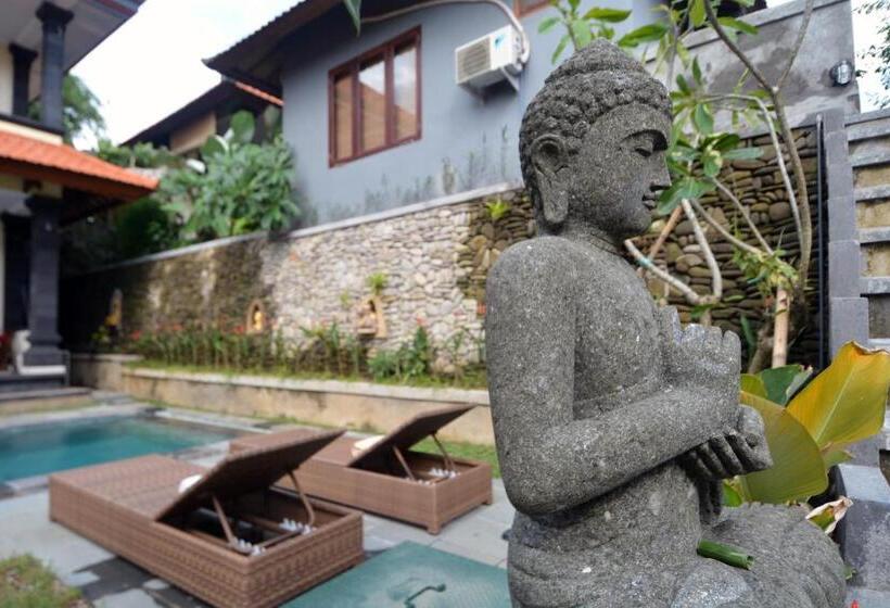 Номер Стандарт Вид на Бассейн, Jiwa S House