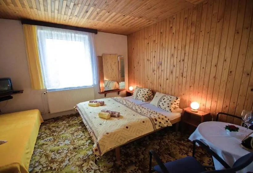 Huoneisto 2 Makuuhuonetta, Penzion Ivana