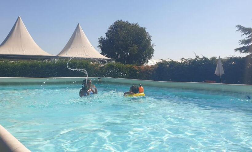 استودیو خانوادگی, Residenza Le Dimore