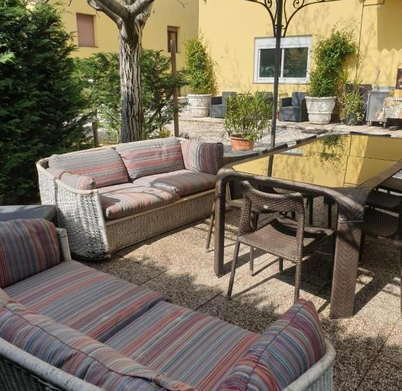 استودیو خانوادگی, Residenza Le Dimore