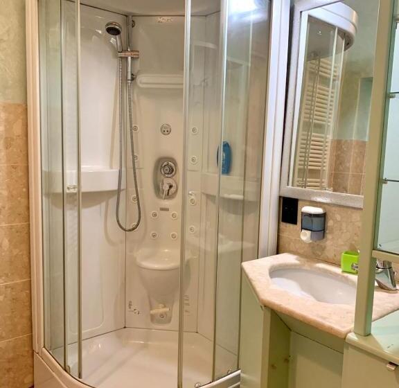 استودیو خانوادگی, Residenza Le Dimore