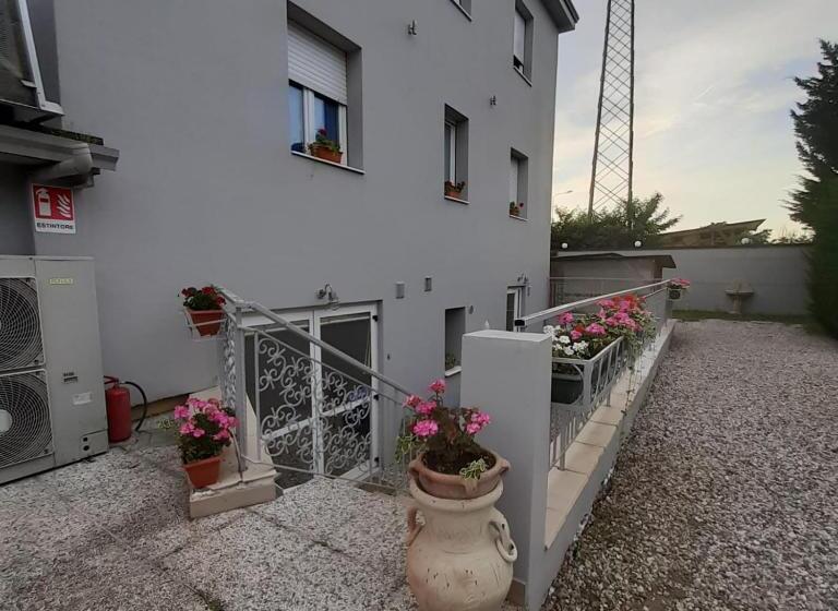 استودیو خانوادگی, Residenza Le Dimore