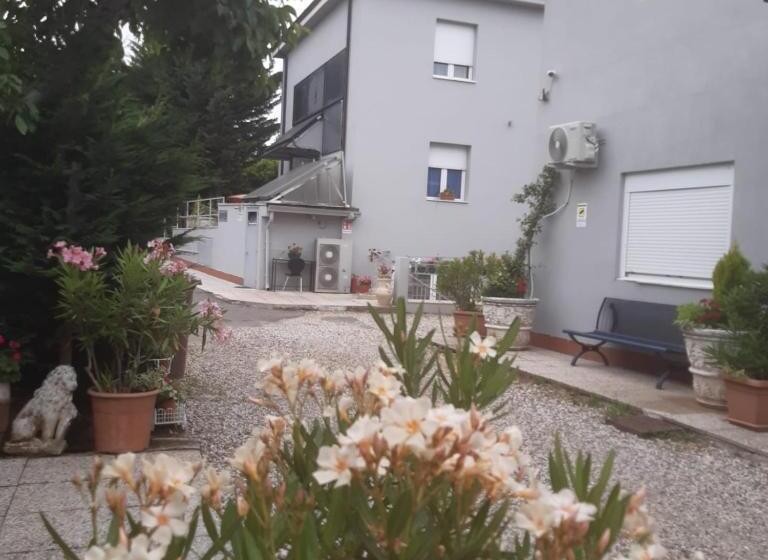 استودیو خانوادگی, Residenza Le Dimore
