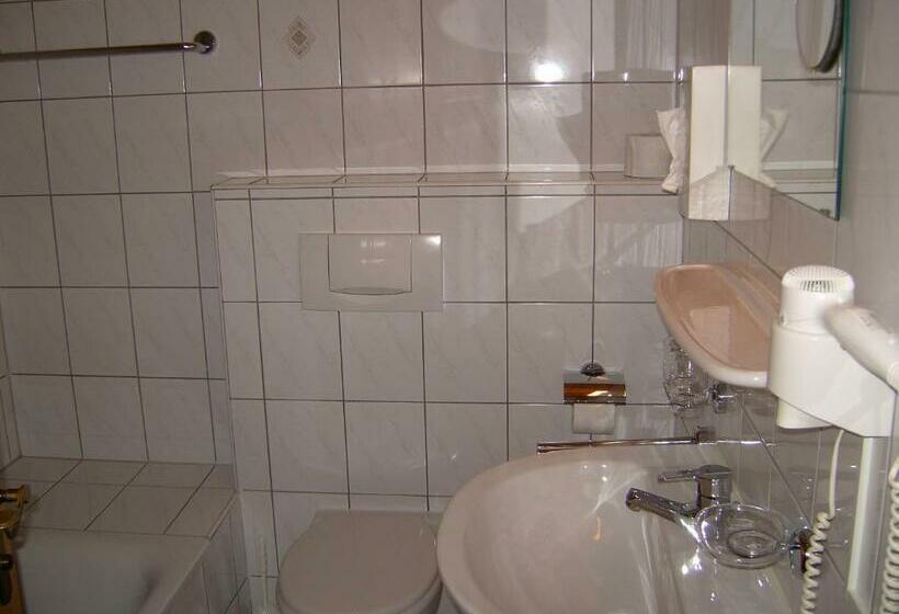 غرفة قياسية ثلاثية, Pension Rieder