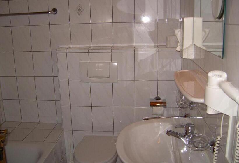 غرفة عائلية, Pension Rieder