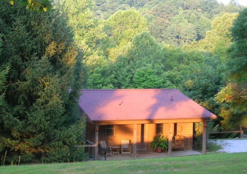 标准三人间, Fire Mountain Resort