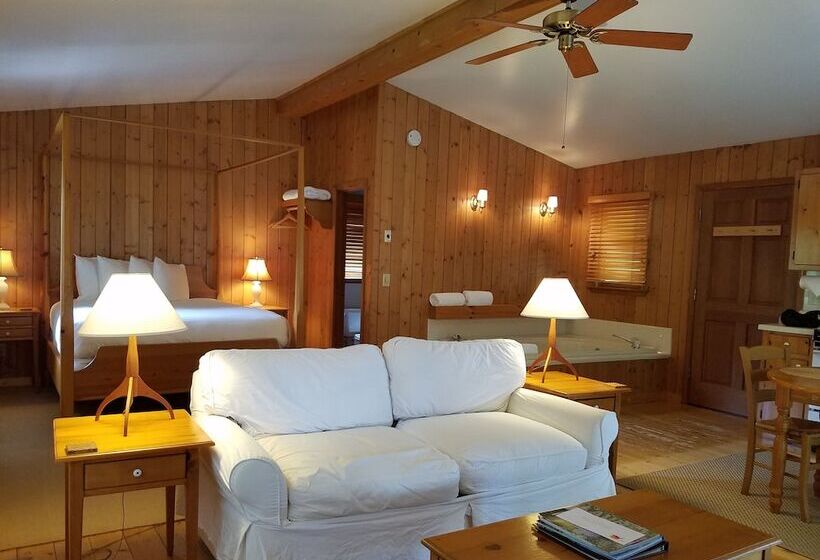 标准三人间, Fire Mountain Resort