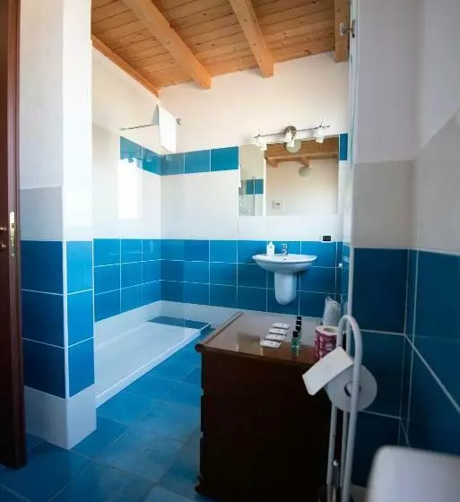اتاق استاندارد سه نفره, La Casa Rossa Country House