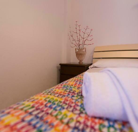 スタンダードトリプルルーム, La Casa Rossa Country House