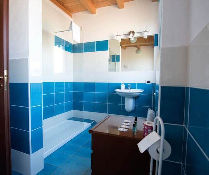 Номер Стандарт Трехместный, La Casa Rossa Country House