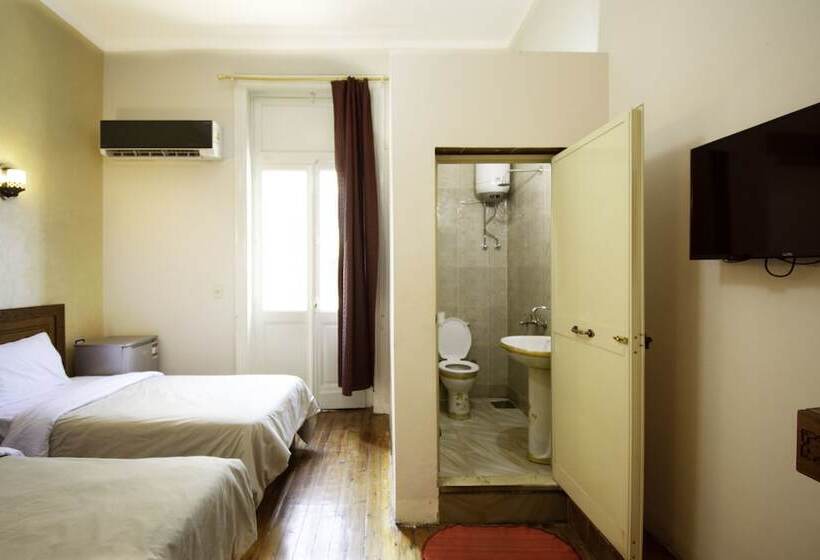 اتاق استاندارد چهار تخته, Minerva Grand Hostel Cairo