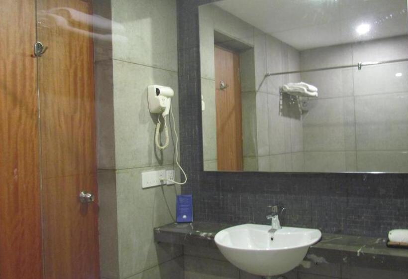 חדר סטנדרט עם מרפסת, Mountain Retreat Kodai