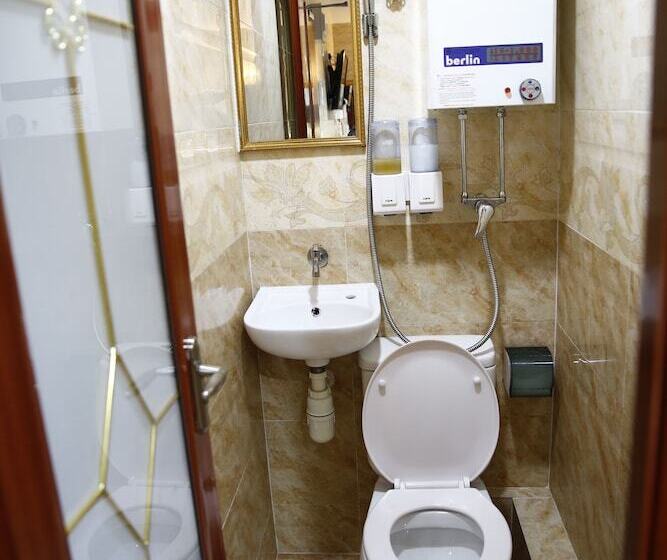 اتاق خانوادگی, Sandhu Guest House