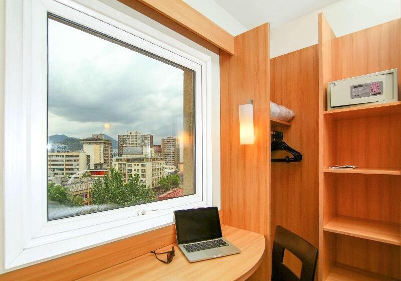 اتاق خانوادگی, Sandhu Guest House