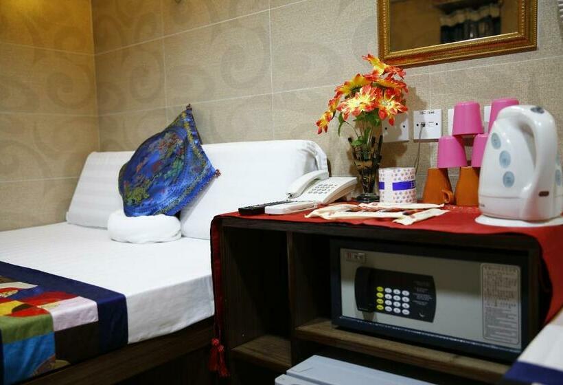 اتاق استاندارد یک نفره, Sandhu Guest House