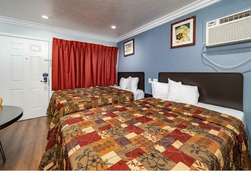 带2个双人床的标准工作室, Travelodge By Wyndham Sacramento Convention Center