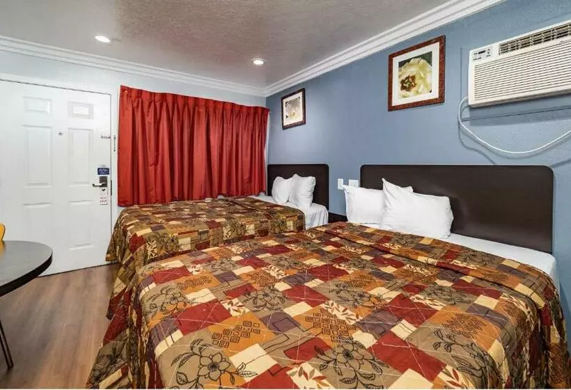 ２ダブルベッドのスタンダードルーム, Travelodge By Wyndham Sacramento Convention Center