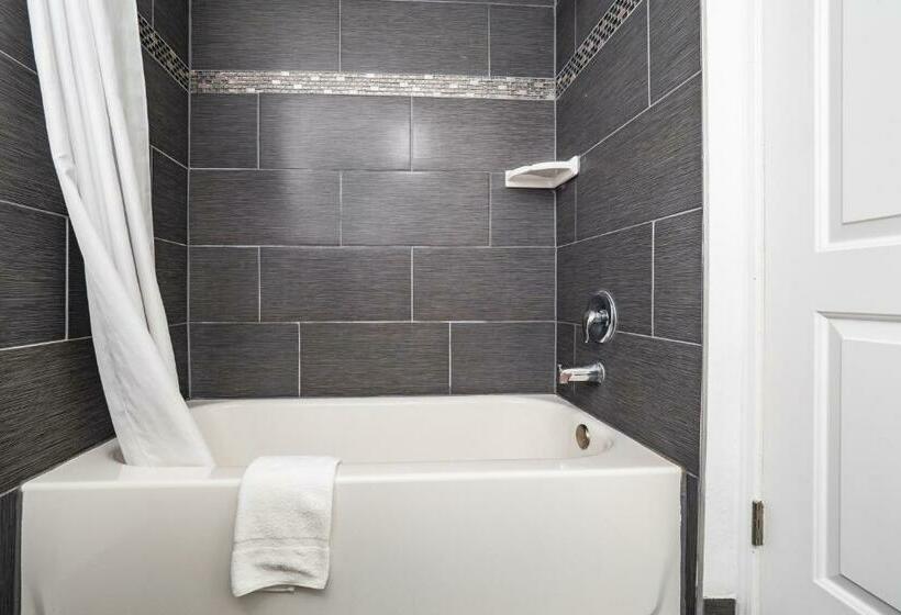 带2个双人床的标准工作室, Travelodge By Wyndham Sacramento Convention Center