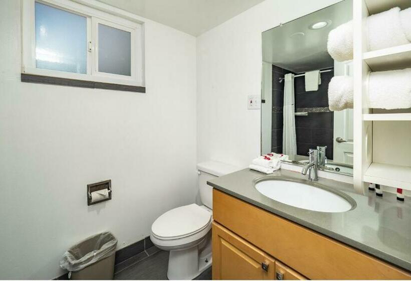 带2个双人床的标准工作室, Travelodge By Wyndham Sacramento Convention Center