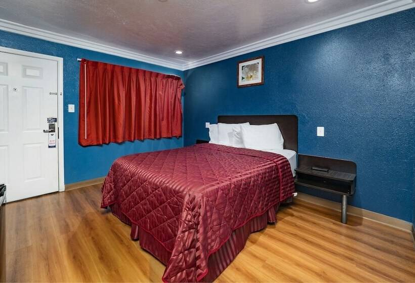 带2个双人床的标准工作室, Travelodge By Wyndham Sacramento Convention Center