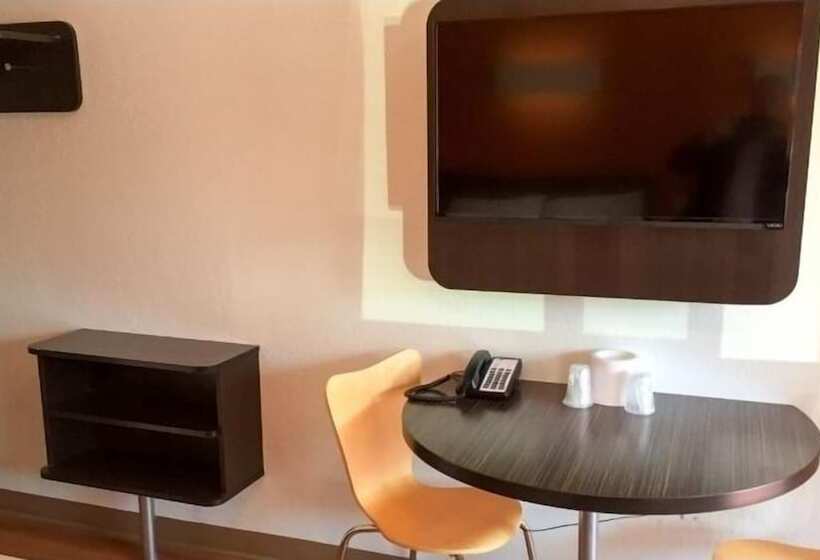 带2个双人床的标准工作室, Travelodge By Wyndham Sacramento Convention Center