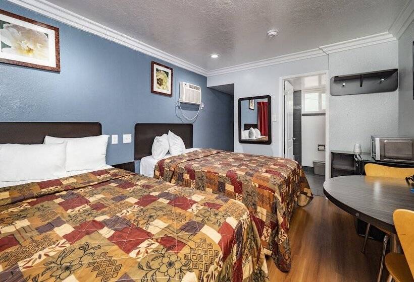 带2个双人床的标准工作室, Travelodge By Wyndham Sacramento Convention Center