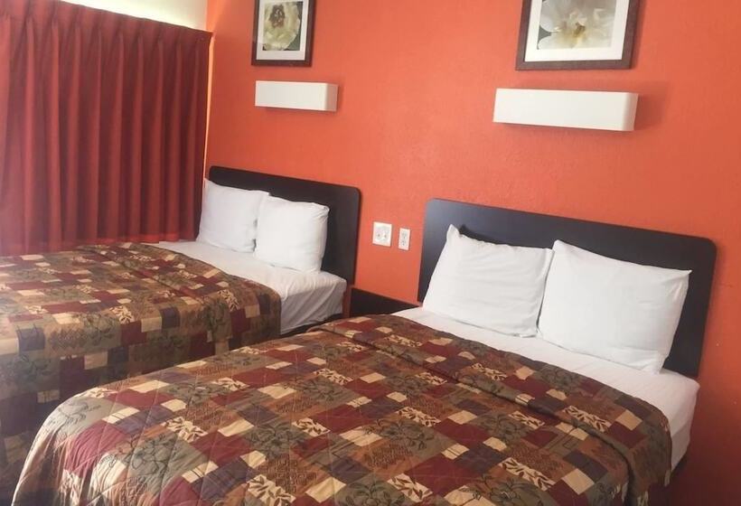 带2个双人床的标准工作室, Travelodge By Wyndham Sacramento Convention Center