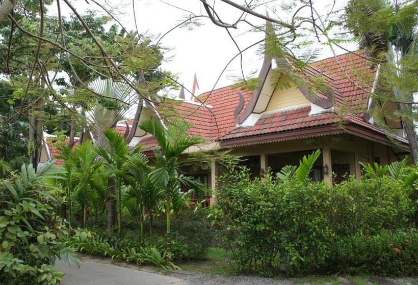 إستوديو ديلوكس, Palm Village