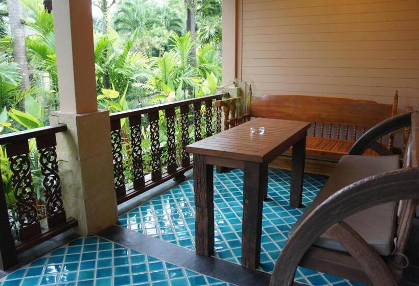 إستوديو ديلوكس, Palm Village