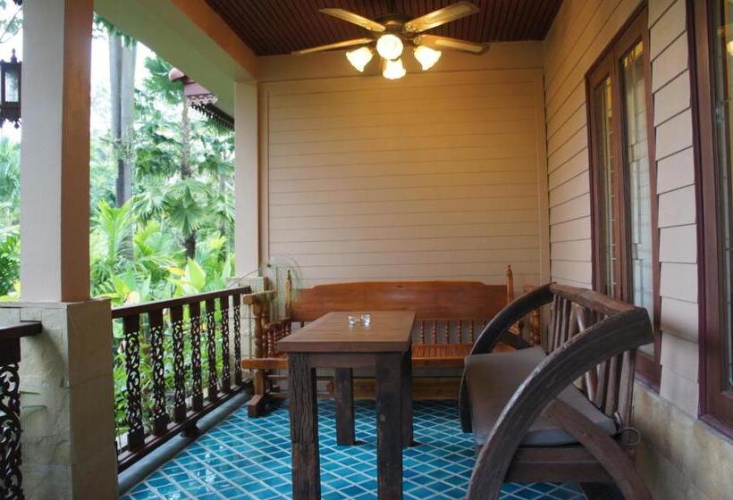 إستوديو ديلوكس, Palm Village