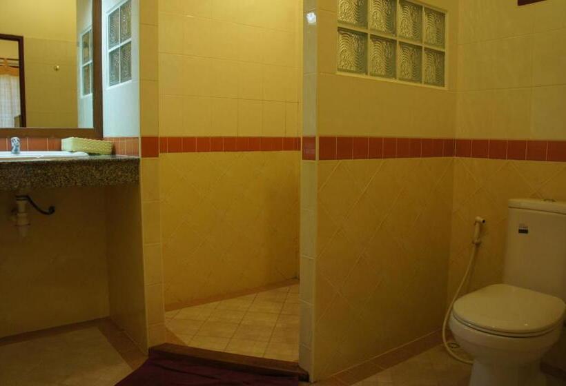 إستوديو ديلوكس, Palm Village