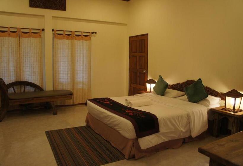 إستوديو ديلوكس, Palm Village