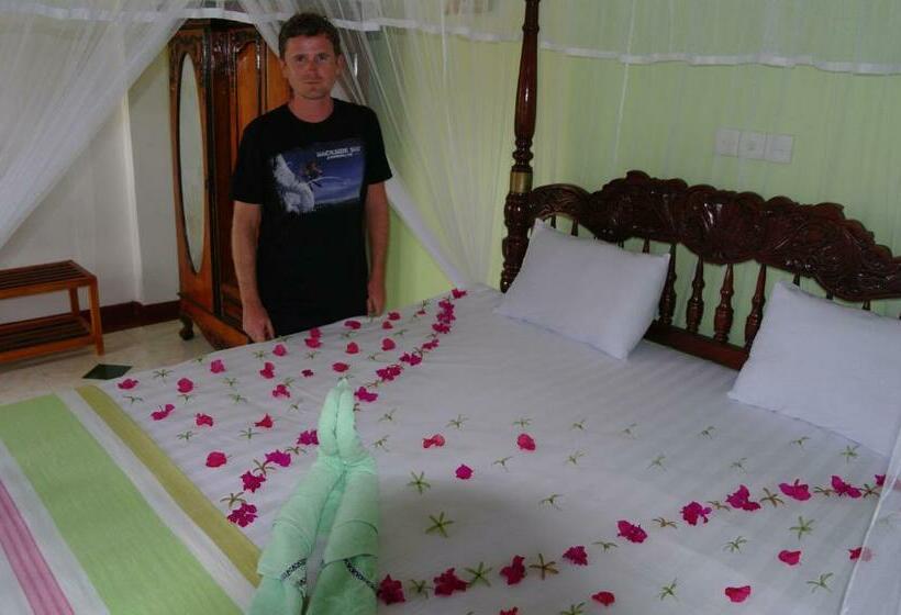 Семейный Номер, Castle Bay Resort