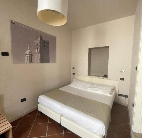 标准三人间, Residenza Accademia