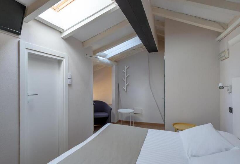اتاق استاندارد یک نفره, Residenza Accademia