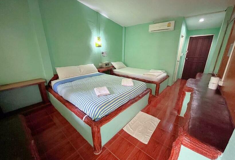 Chambre Triple Standard, Paradise Bungalows