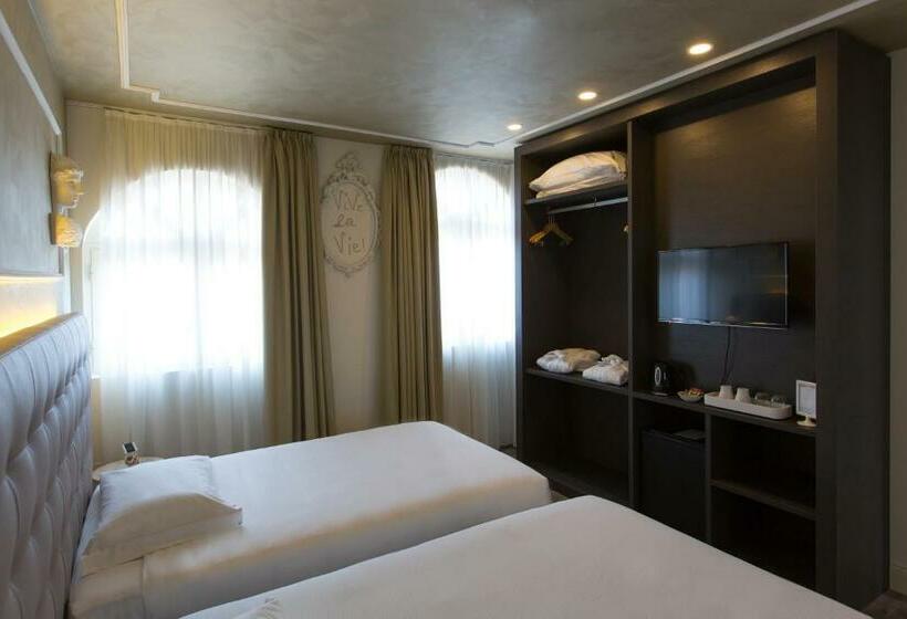 Suite with lake view, Al Campanile   Luxury Suites & Apartments