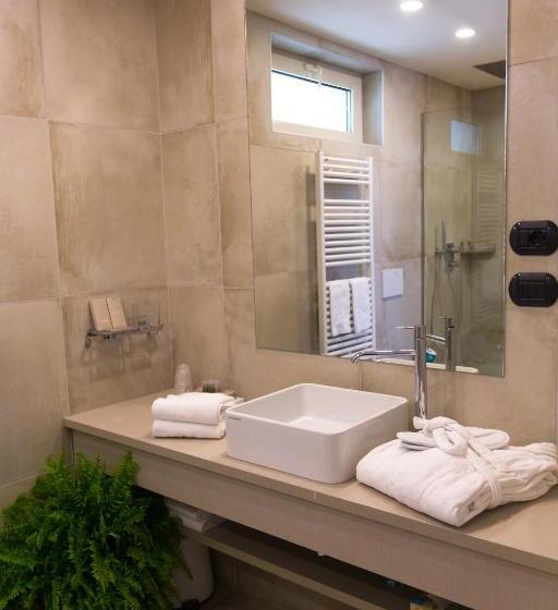 Номер Стандарт Вид на Озеро, Al Campanile   Luxury Suites & Apartments