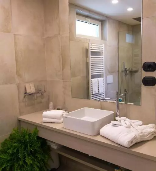 レイクビュースタンダードルーム, Al Campanile   Luxury Suites & Apartments