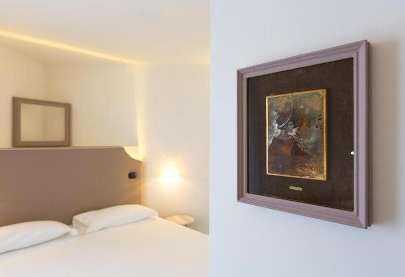 اتاق استاندارد با چشم‌انداز دریاچه, Al Campanile   Luxury Suites & Apartments