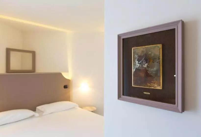 レイクビュースタンダードルーム, Al Campanile   Luxury Suites & Apartments
