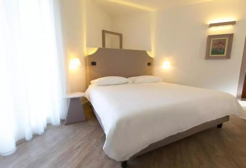 レイクビュースタンダードルーム, Al Campanile   Luxury Suites & Apartments