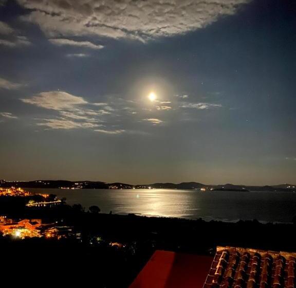 2 Bedrooms Apartment Lake View, Antico Casale Tiravento