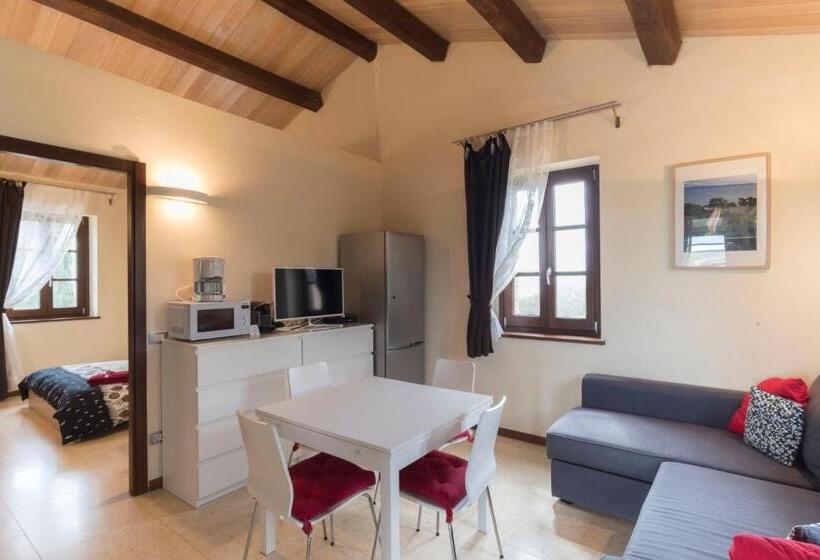 2 Bedrooms Apartment Lake View, Antico Casale Tiravento