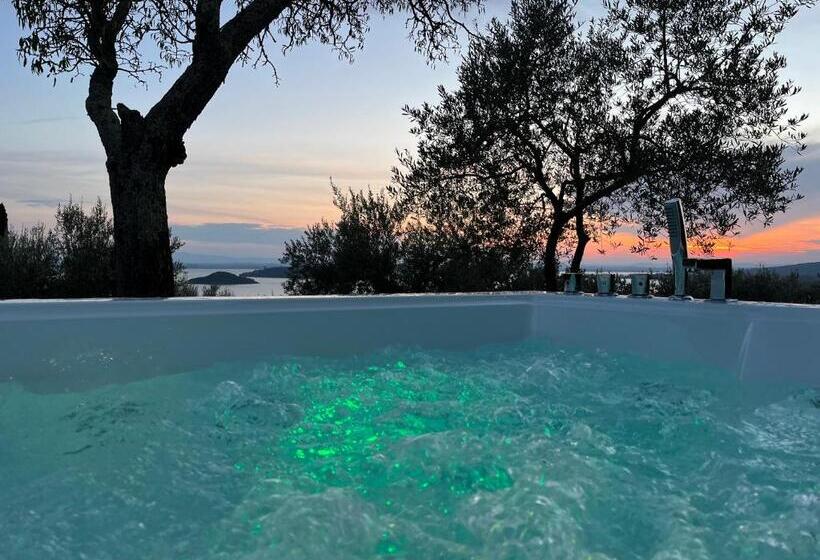 آپارتمان 1 خوابه با تراس, Antico Casale Tiravento