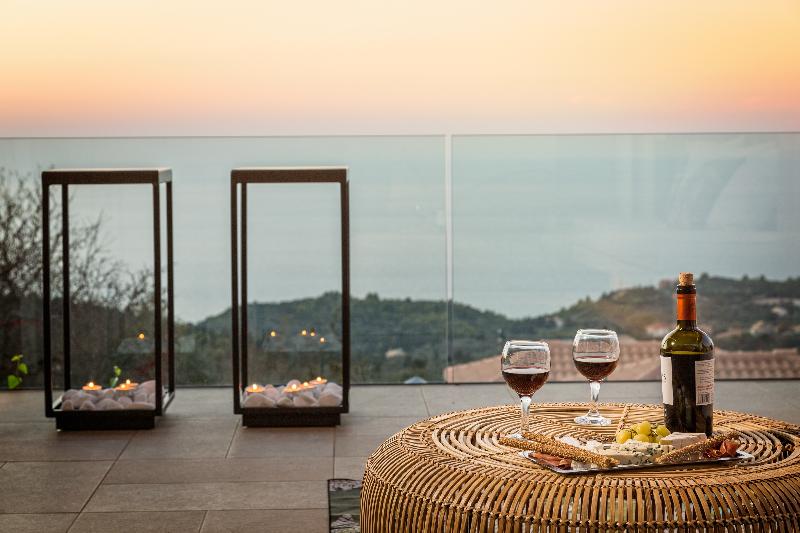 전용 풀장 스위트, Artblue Villas