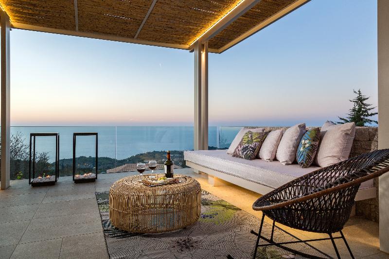 전용 풀장 스위트, Artblue Villas