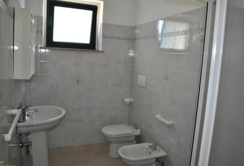 חדר סטנדרט, La Striscia Larga